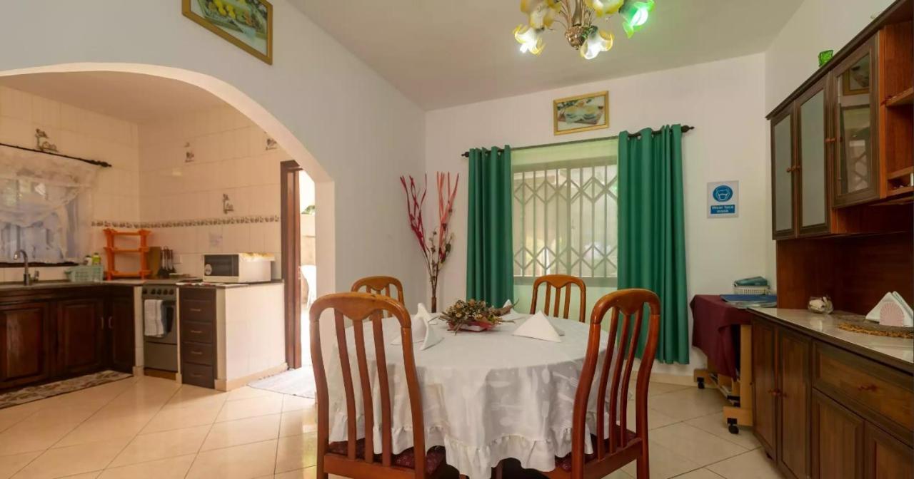Apartamento Chez Benoit Self Catering Victoria Exterior foto