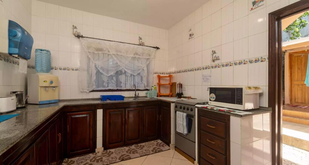 Apartamento Chez Benoit Self Catering Victoria Exterior foto